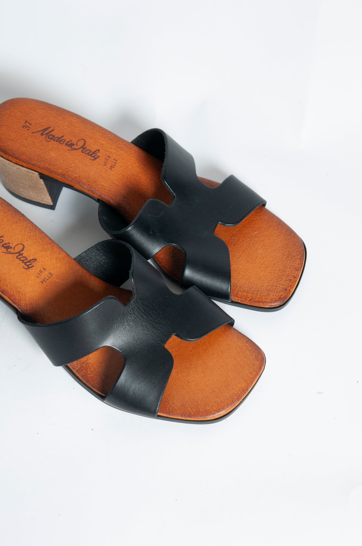 Sandalo fascia farfalla con tacco - Nero